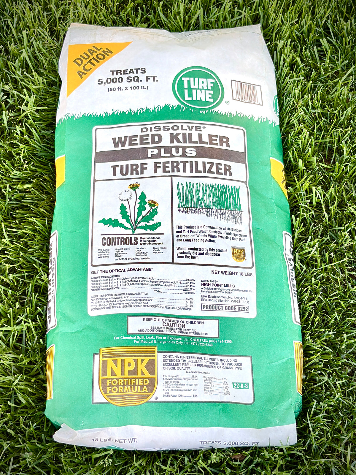 Turf Line Dissolve® Weed Killer Plus 22-0-8 Fertilizer