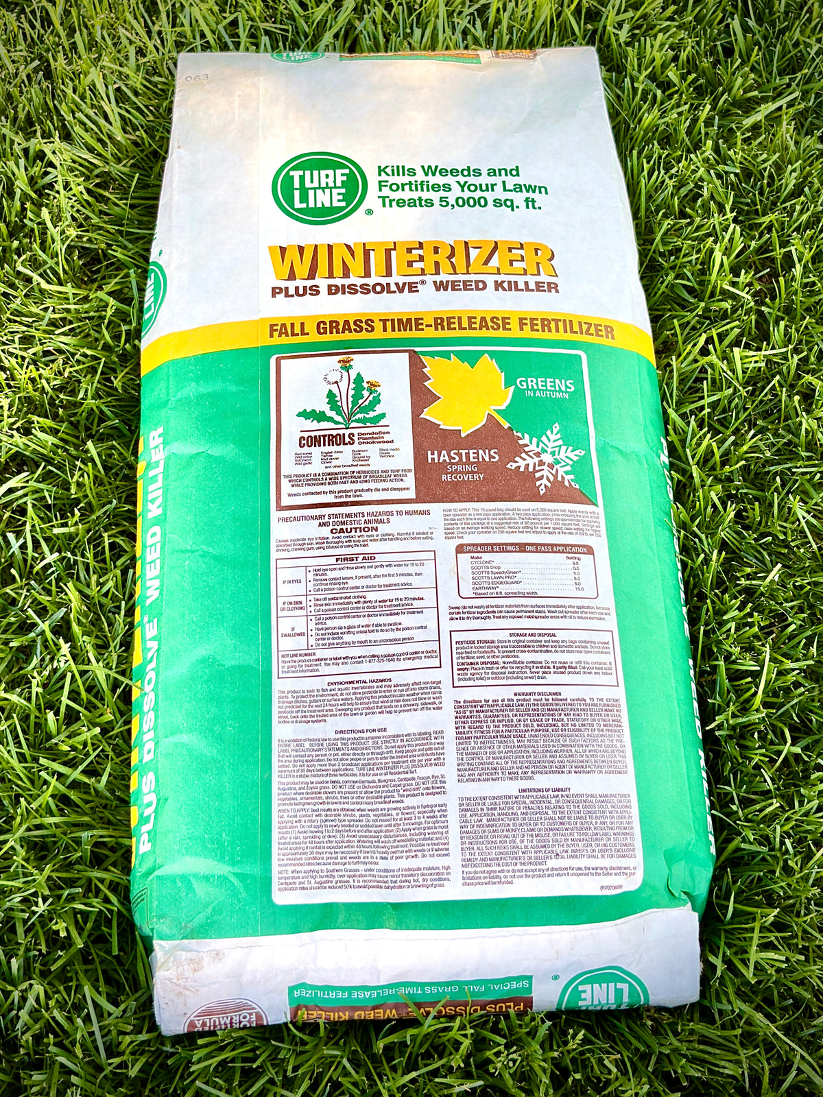 Turf Line 18-0-12 Winterizer Fertilizer Plus Dissolve® Weed Killer